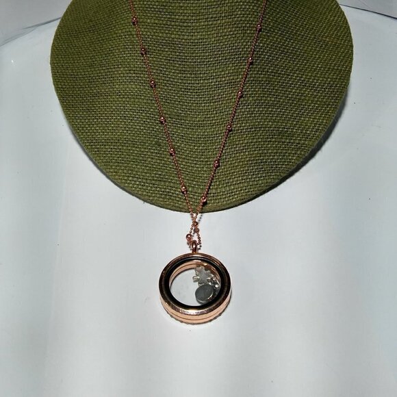 Women`s copper tone charms magnet closure necklace - Picture 3 of 4